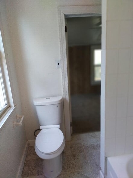 bathrrom - 44 High St