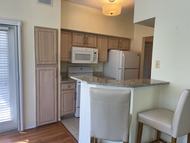 Building Photo - ** Second Floor Condo Available Now in Tid...