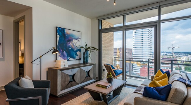 Building Photo - Experience Luxury + 1 Month Free Rent!