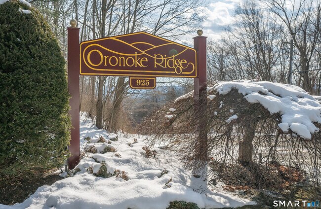 Building Photo - 925 Oronoke Rd