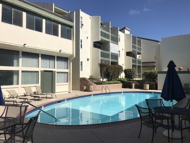 Building Photo - Upgraded Studio in Heart of San Diego - 2 WEEKS FREE Move in by 3/1/26