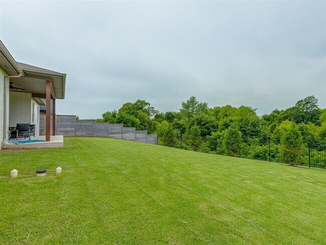 Building Photo - 1433 Sadie Creek Rd