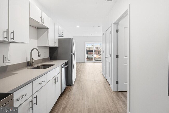 Building Photo - 915 N Broad St