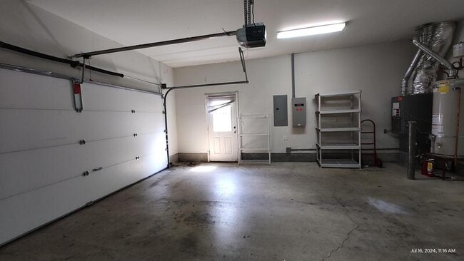 Building Photo - 2301 SE Chinaberry Ave