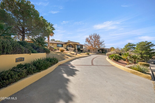 Building Photo - 6204 Pinehurst Dr