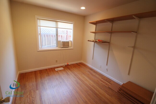 Building Photo - $4895 - Large beautiful 3/2 Home located i...