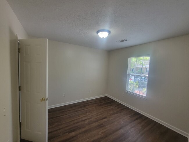 Building Photo - 1406 Anna Way