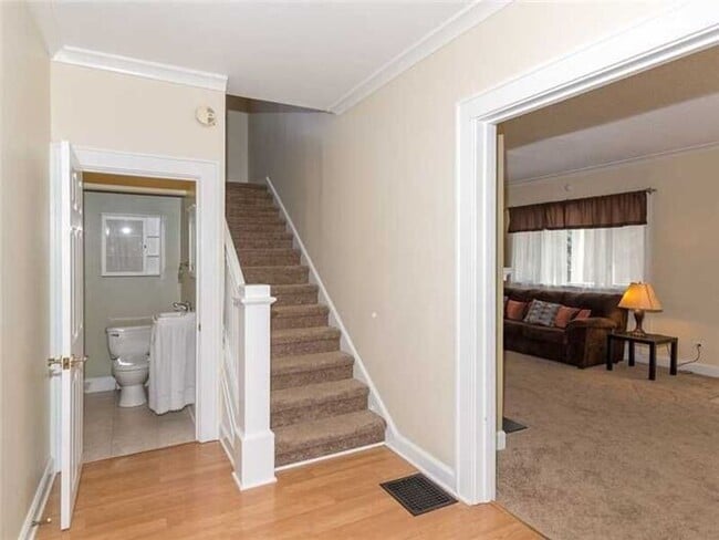 Building Photo - Solid Butler Student Rental Close to Campus!