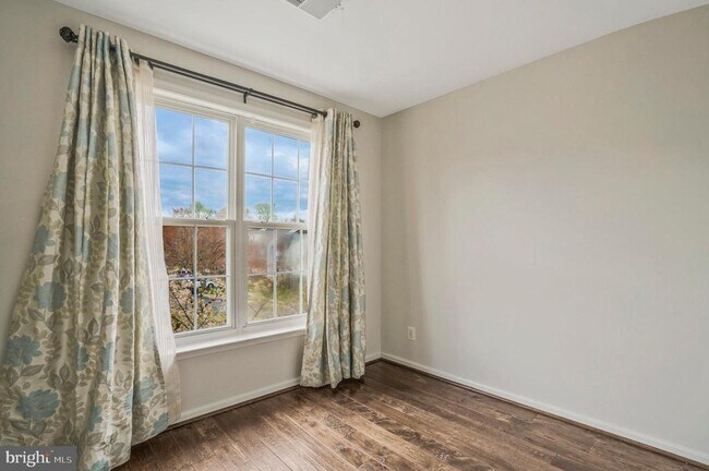 Building Photo - 6340 Walking Ln