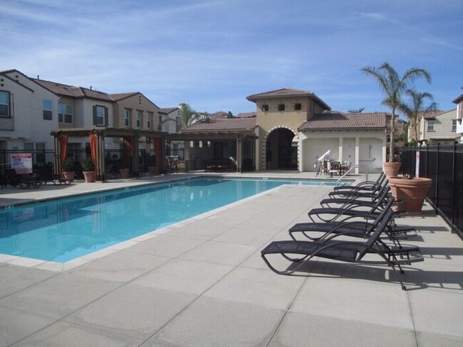 Building Photo - 40407 Calle Real