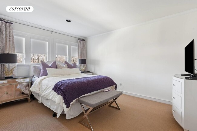 Building Photo - 3368 Noyack Rd