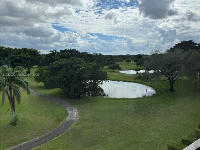 Building Photo - 13250 SW 4th Ct