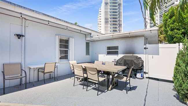 Building Photo - 2716 N Ocean Blvd