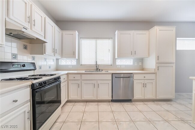 Building Photo - 2571 Thatcher Ave