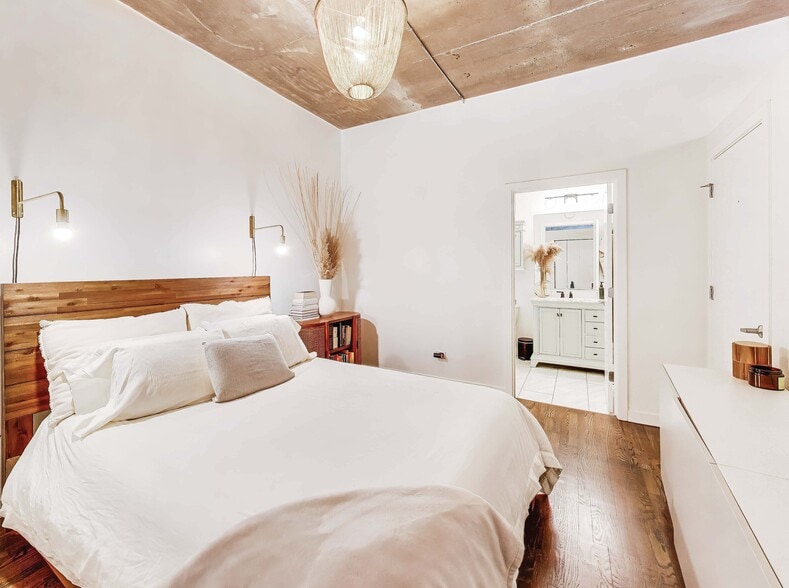 Building Photo - 1111 W 15th St