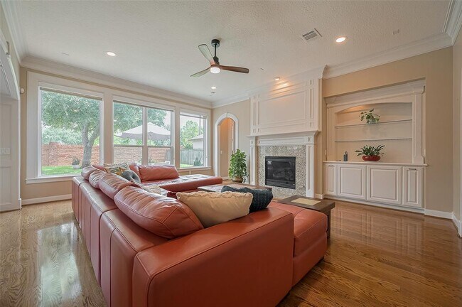 Building Photo - 11826 Legend Manor Dr