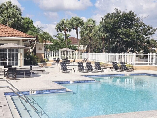 Building Photo - 860 NW 92nd Ave