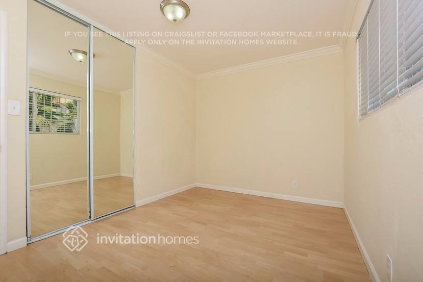 Building Photo - 274 Redwing St