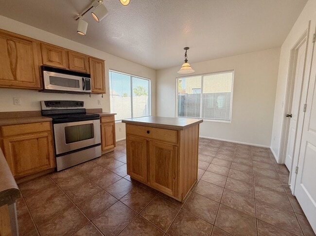 Building Photo - 4802 W Fawn Dr