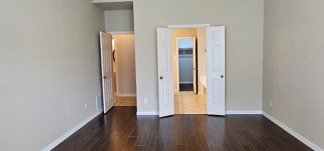 Building Photo - 900 Hidden Springs Ct