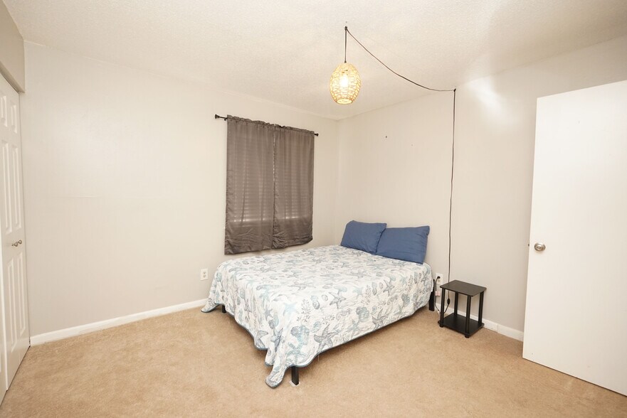 Building Photo - 308 Miracle Strip Pky SW