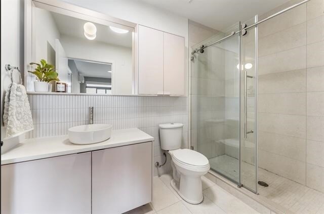 Building Photo - 873 Communipaw Ave