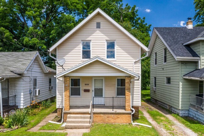 Primary Photo - Cute 3 Bedroom 1 Bath House Located in Wes...