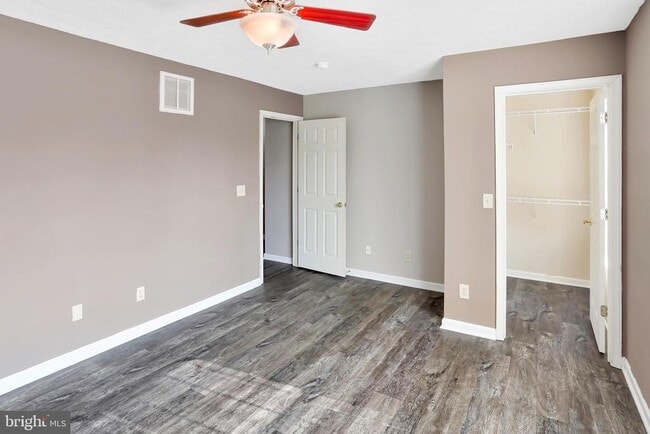 Building Photo - 213 Copperfield Ln