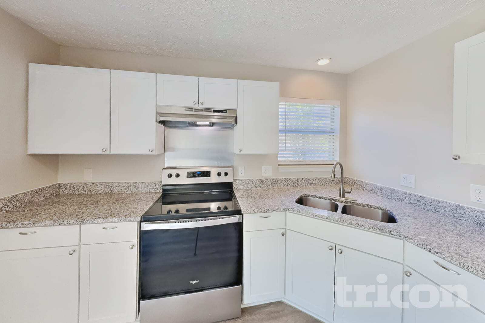Building Photo - 2773 Riverbend Dr