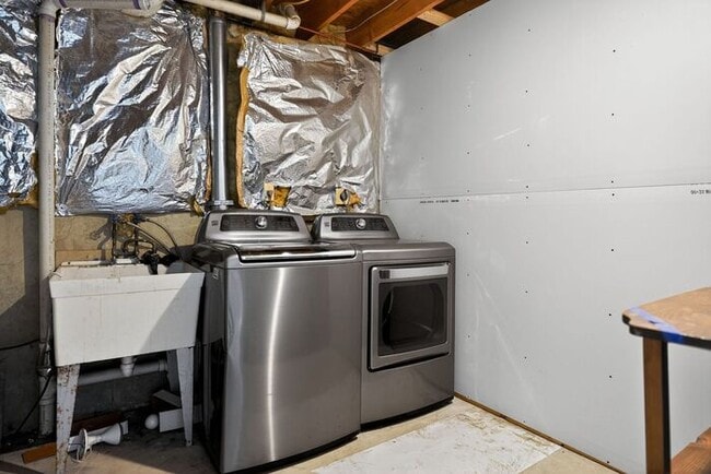 Building Photo - 11176 Carroll Dr