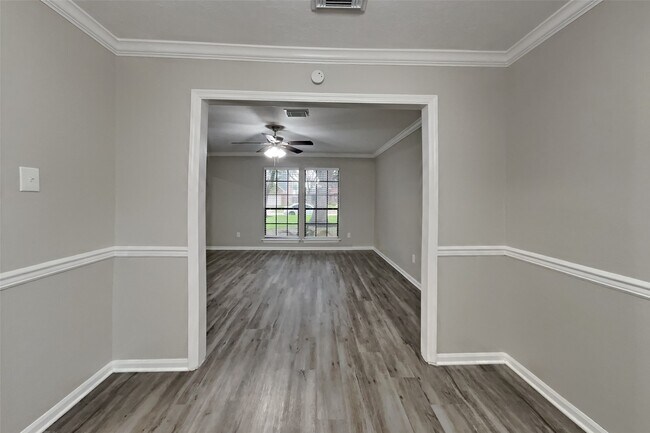 Building Photo - 3323 Colonel Ct Dr