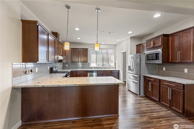 Building Photo - Newer Modern Townhome, Attached 2 car garage, Bedroom and bath on ground level