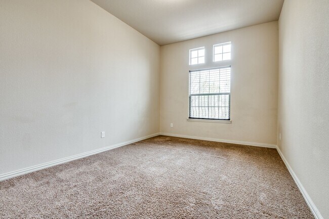 Building Photo - Luxurious 4BR/3BA Home in Grand Prairie – ...