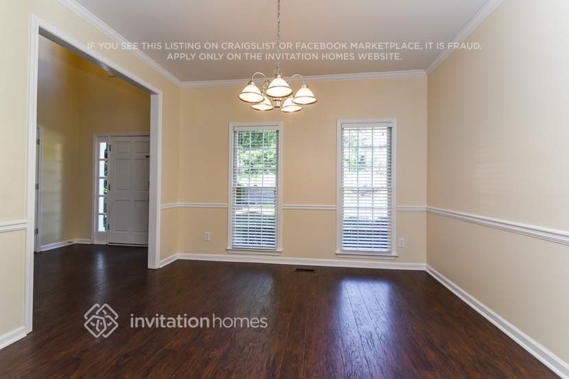 Building Photo - 430 Croftwood Close