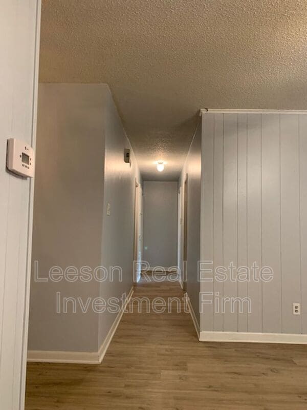 Building Photo - 302 Avenida Dr