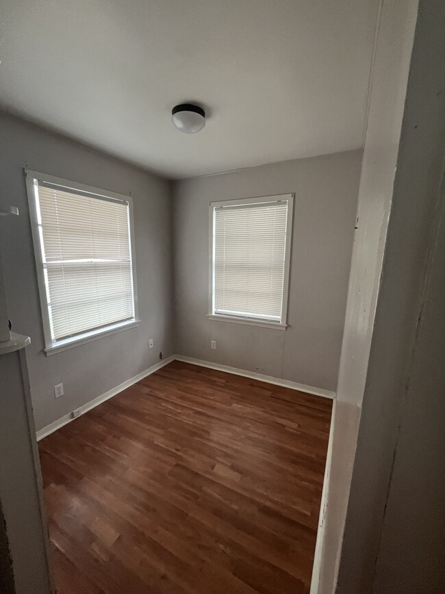 Building Photo - 281 N Houston Ave