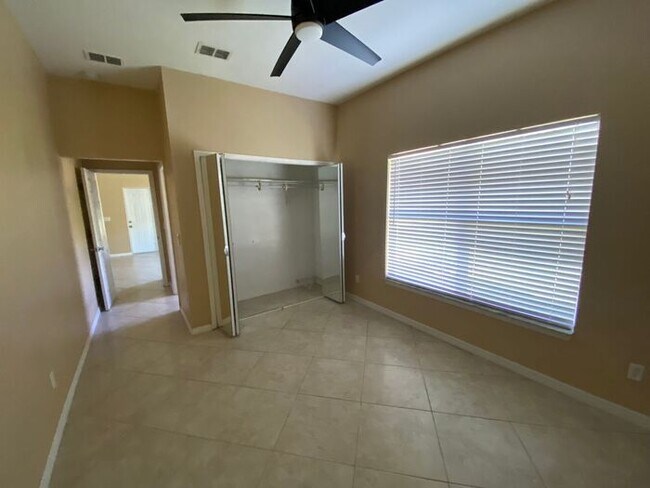 Building Photo - 4/3 Kissimmee Home with Guest-Suite