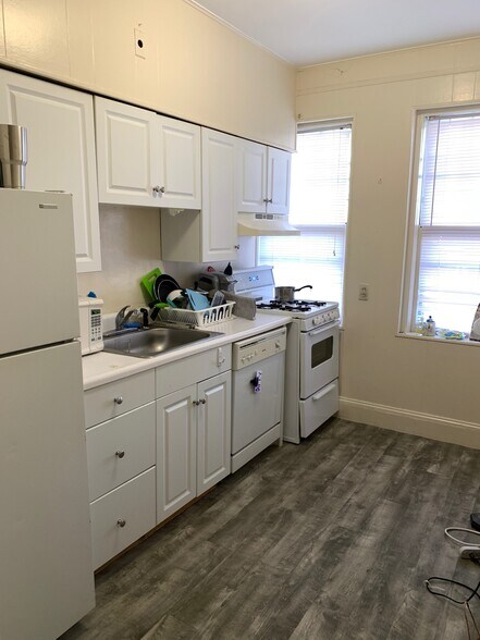 Building Photo - 1999 Commonwealth Ave