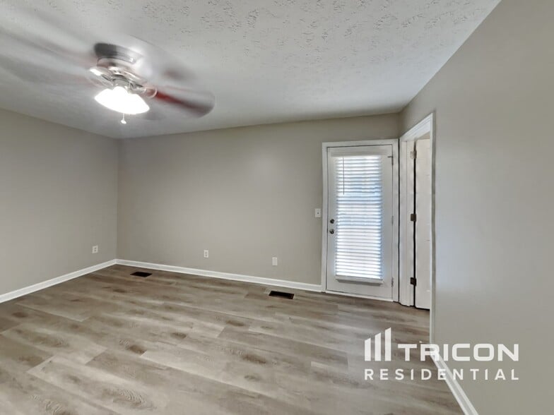 Building Photo - 3009 Blackwood Dr