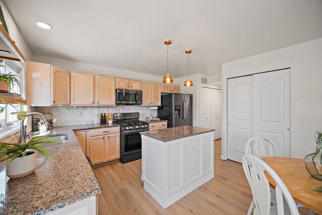 Building Photo - Beautiful Recently Renovated 4 Bed 4 Bath Home In Fountain!!!!