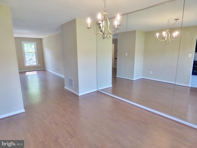 Building Photo - 10127 Ebenshire Ct