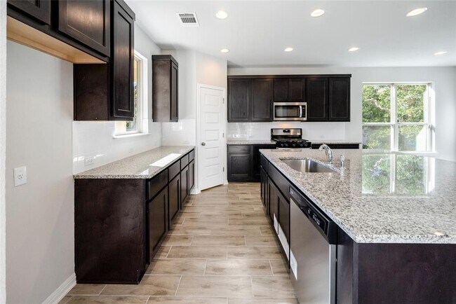 Building Photo - 104 Chalk Lake Cove