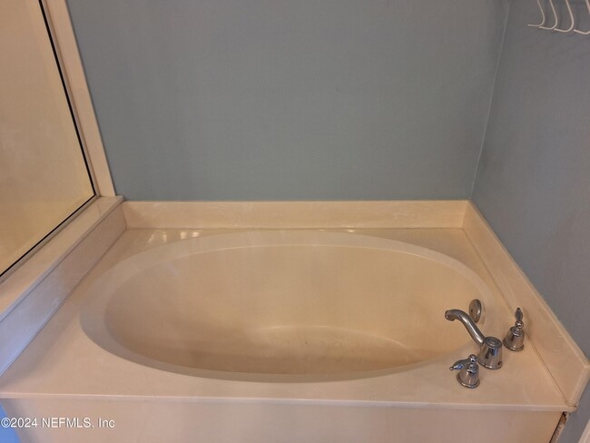 Building Photo - 11172 Castlemain Cir W