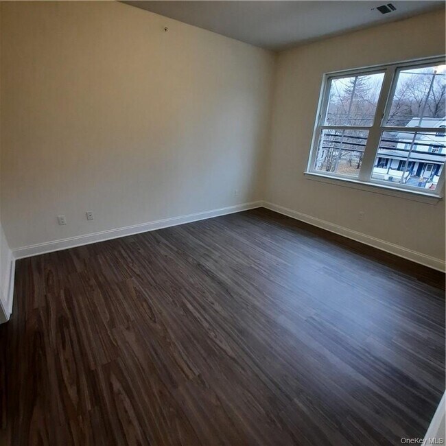 Building Photo - 250 NY-32