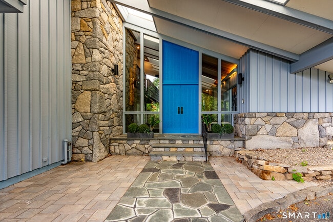 Building Photo - 250 Westledge Dr