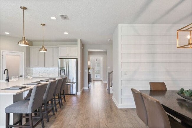 Building Photo - "Unfurnished" Luxurious 5/3.5 Stunning Home with a Generous Loft and a 2 Car Garage in the Highly...