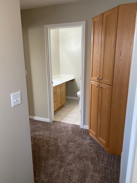 Building Photo - 556 Pheasant Ridge Dr