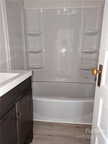 Building Photo - 904 Edgewood Cir