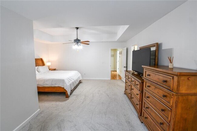 Building Photo - 1865 Oak Tree Hollow