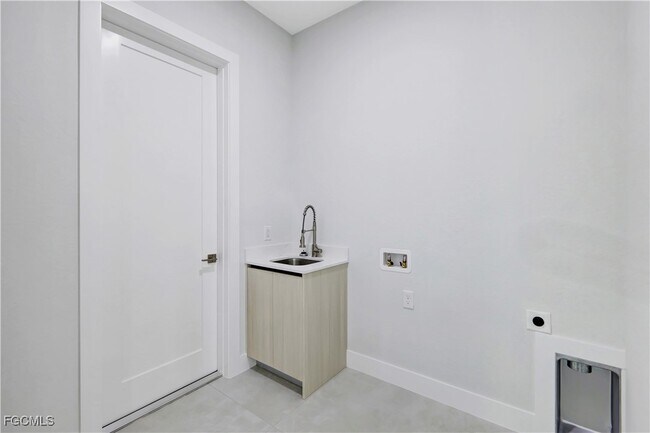 Building Photo - 3366 72nd Ave NE